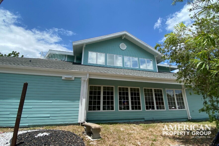 More Photos Of 3808 N Tamiami Trl, Sarasota Medical For Sale