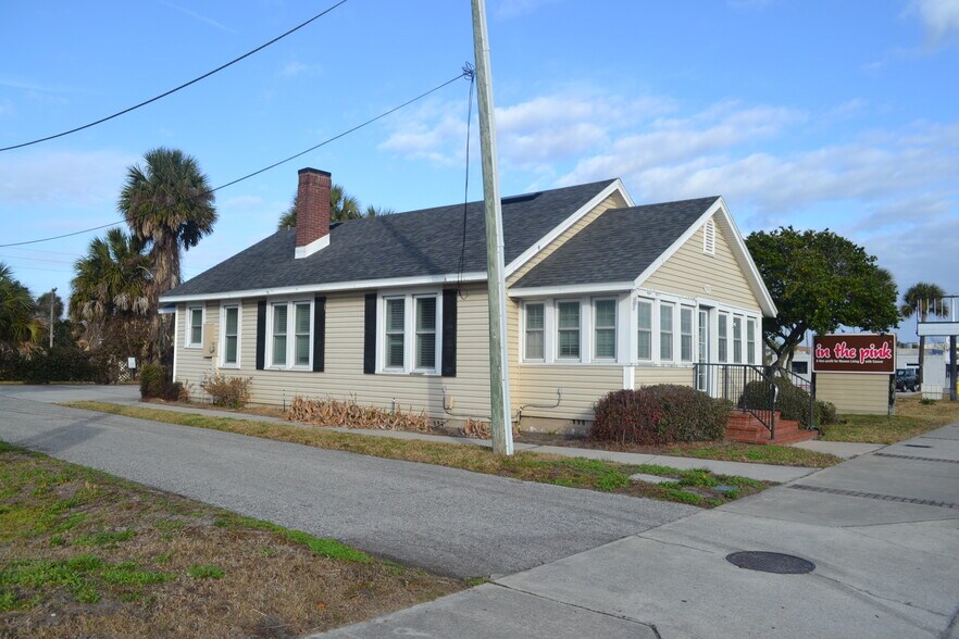 More Photos Of 522 3rd St N, Jacksonville Beach Freestanding For Lease