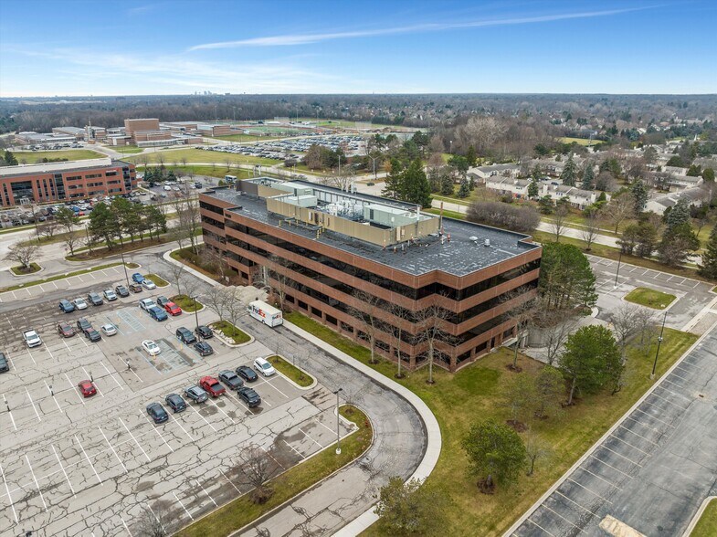 More Photos Of 1450 W Long Lake Rd, Troy Office For Lease