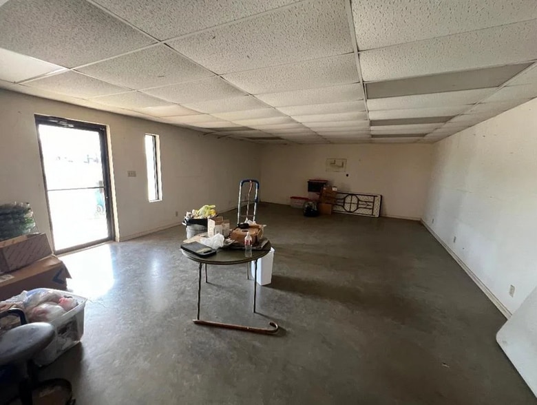 More Photos Of 804 S Bosque St, Whitney Freestanding For Sale
