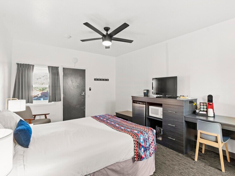 More Photos Of 475 W Main St, Escalante Hotel For Sale