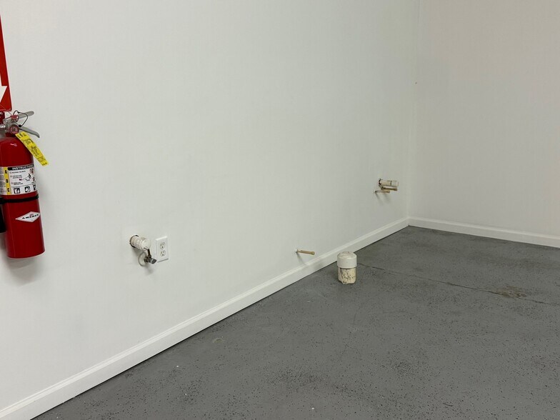 More Photos Of 6065 Parkway North Dr, Cumming Distribution For Sale