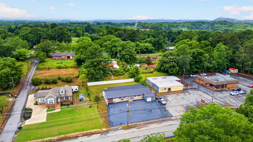 More Photos Of 332 S Howard Ave, Landrum Freestanding For Sale