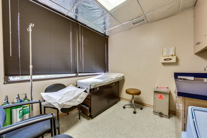 More Photos Of 8345 Walnut Hill Ln, Dallas Medical For Sale