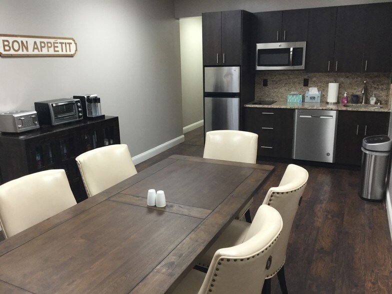 More Photos Of 575 Prospect St, Lakewood Warehouse For Lease