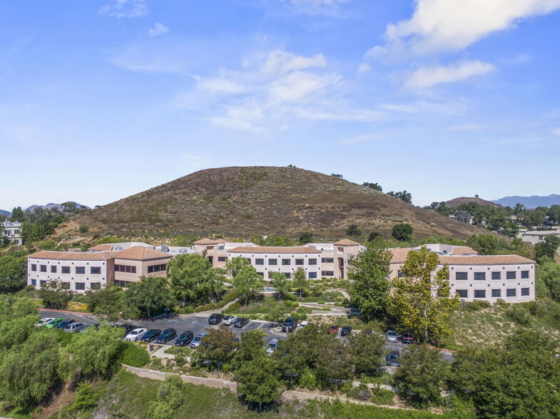 Primary Photo Of 555 St Charles Dr, Thousand Oaks Office For Lease