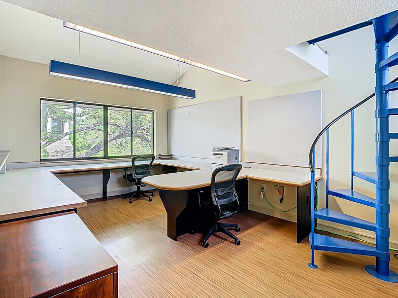 More Photos Of 3333 W Kennedy Blvd, Tampa Loft Creative Space For Sale
