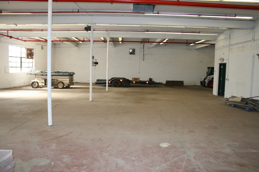More Photos Of 210-211 Cottage St, Poughkeepsie Warehouse For Lease
