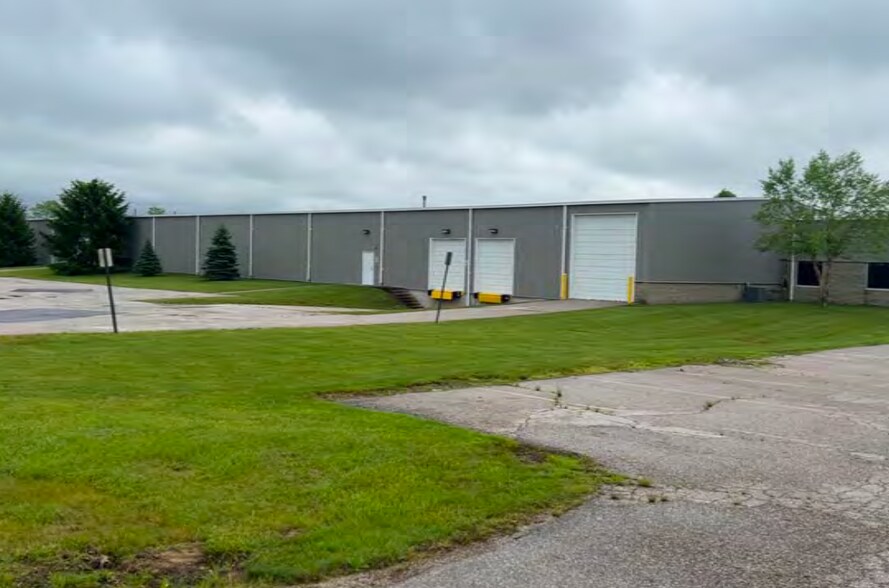 More Photos Of 4008 Borman Dr, Batavia Warehouse For Lease