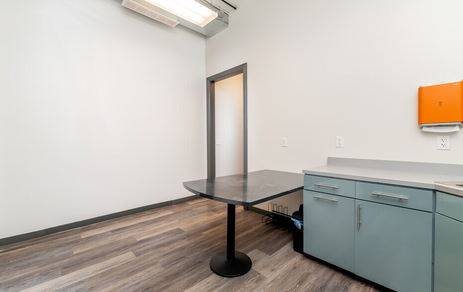 More Photos Of 10612-10614 Meeting St, Prospect Storefront Retail Office For Lease