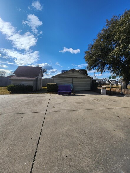 More Photos Of 1105 Palo Pinto St, Weatherford Hospitality For Sale
