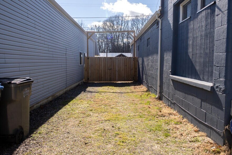 More Photos Of 427 S Whittaker St, New Buffalo Storefront For Sale