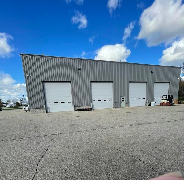 More Photos Of 1923 M 40, Holland Warehouse For Lease