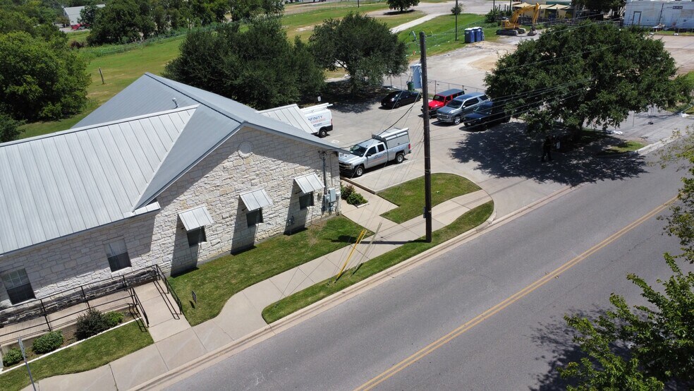 More Photos Of 203 N Railroad Ave, Pflugerville Office For Lease