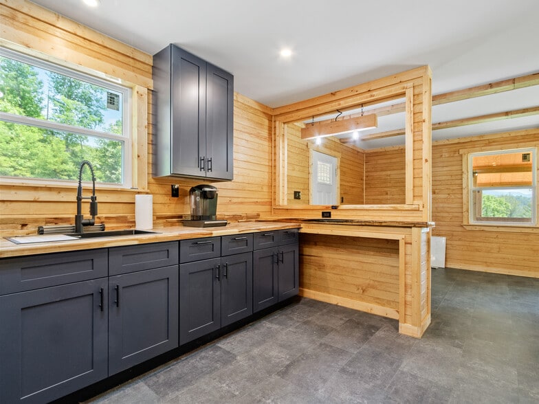 More Photos Of 137 Red Maple Ln, Burnsville Apartments For Sale