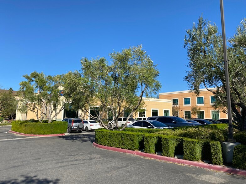 More Photos Of 368 E Vanderbilt Way, San Bernardino Office For Lease