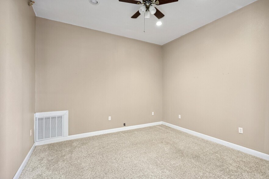 More Photos Of 13651 S 690 Rd, Wyandotte Specialty For Sale
