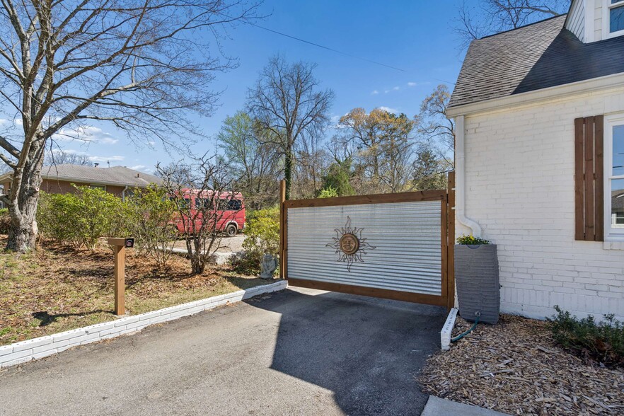 More Photos Of 1860 Penelope Rd NW, Atlanta Hospitality For Sale