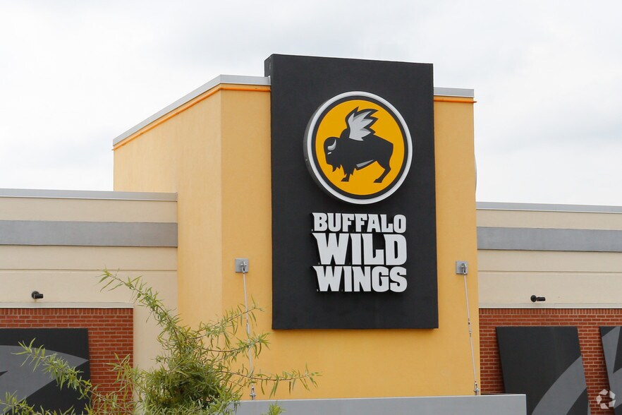 More Photos Of 9402 Northlake West Dr, Charlotte Restaurant For Lease