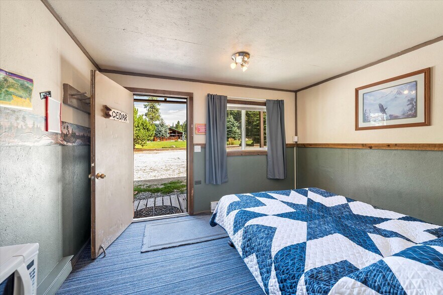 More Photos Of 7000 Graves Creek Rd, Lolo Bar For Sale