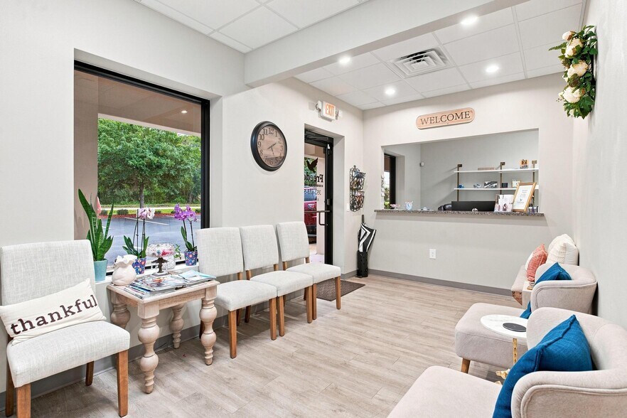 More Photos Of 375 Fennell Blvd, Lady Lake Medical For Sale