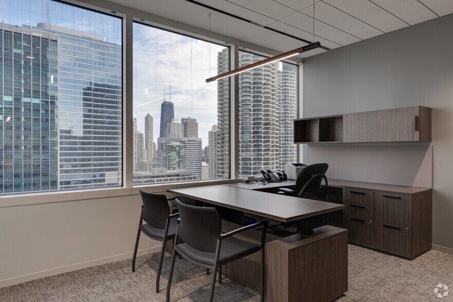 More Photos Of 77 W Wacker Dr, Chicago Office For Lease