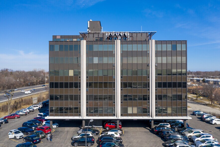 More Photos Of 6200 N Hiawatha Ave, Chicago Office For Lease