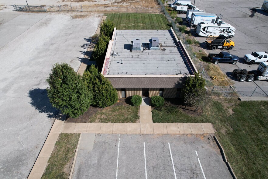 More Photos Of 17235 Bel-Ray Pl, Belton Office For Lease