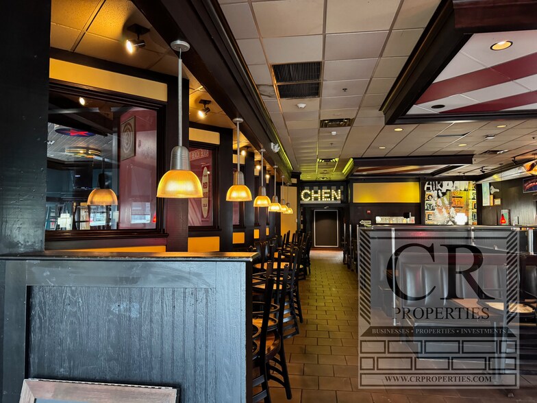 More Photos Of 23 Crystal Run Xing, Middletown Restaurant For Lease