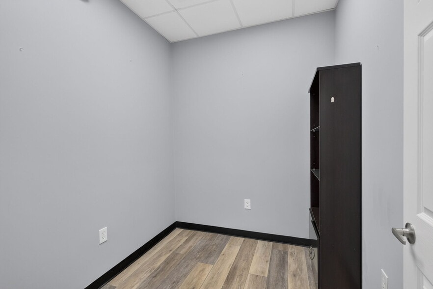 More Photos Of 8080 Pasadena Blvd, Pembroke Pines Office For Lease