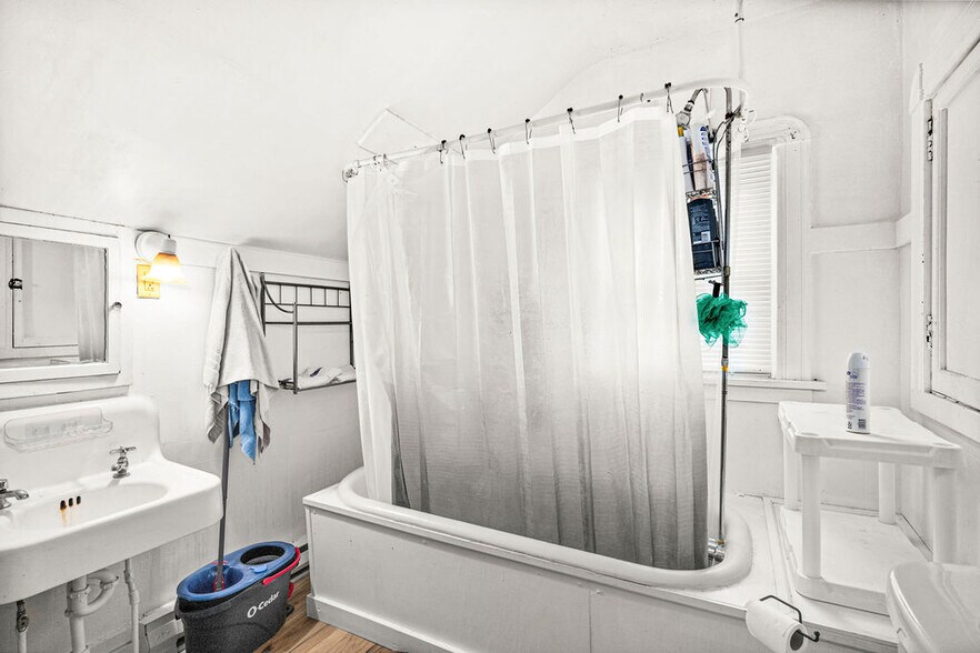 More Photos Of 1426-1428 E 1st St, Duluth Apartments For Sale
