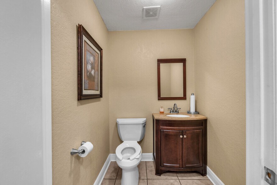 More Photos Of 308 Elizabeth St, Brandon Office For Lease