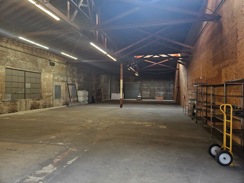 More Photos Of 5993 S St Andrews Pl, Los Angeles Warehouse For Lease