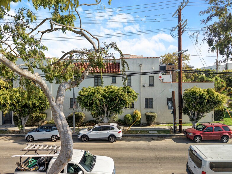 More Photos Of 803 N Detroit St, Los Angeles Apartments For Sale
