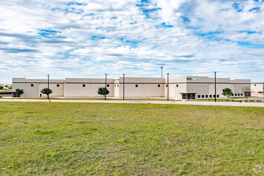 More Photos Of 1228 Cornerway Blvd, San Antonio Warehouse For Lease