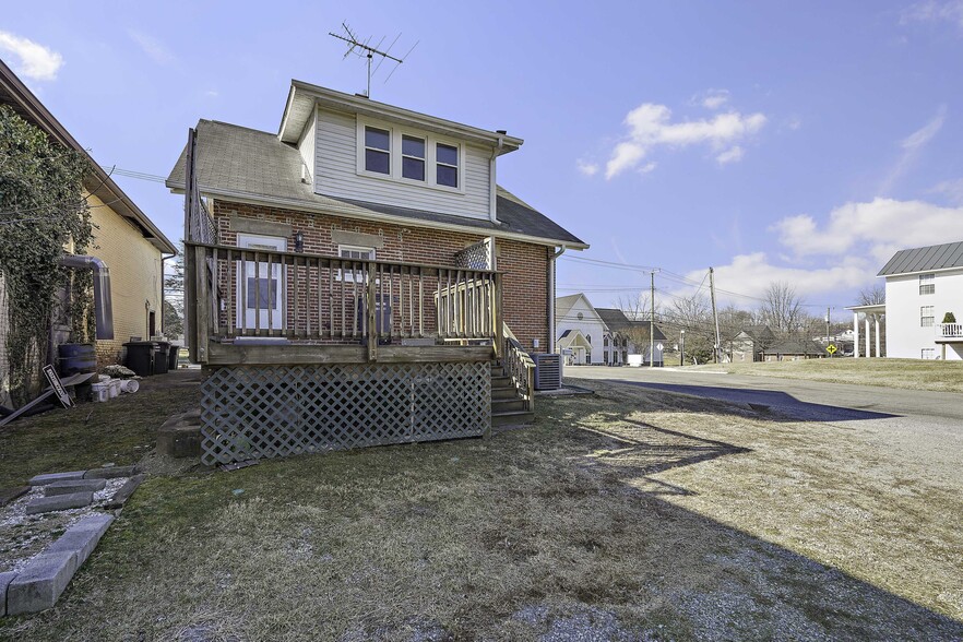 More Photos Of 41 E Colonial Hwy, Hamilton Freestanding For Sale