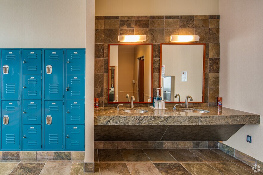 More Photos Of 16100 N 71st St, Scottsdale Office For Lease