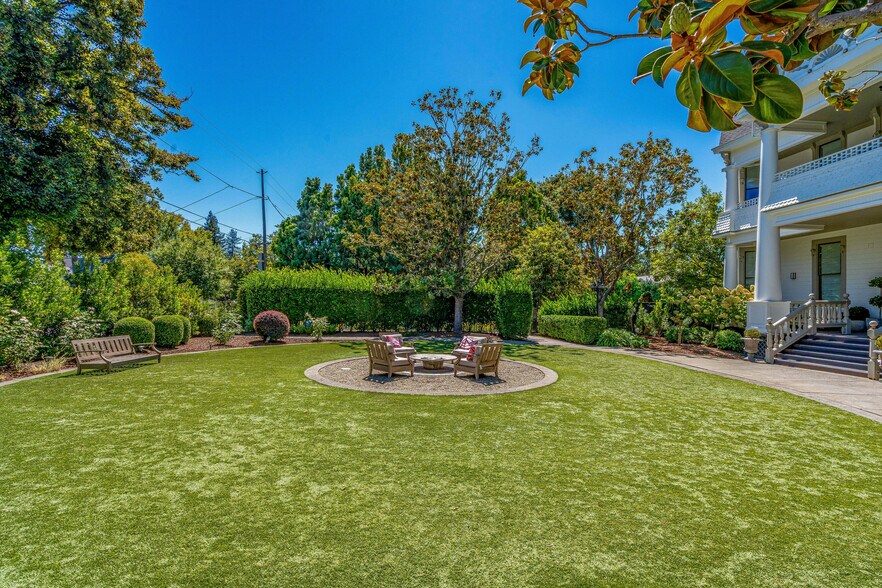 More Photos Of 443 Brown St, Napa Hotel For Sale