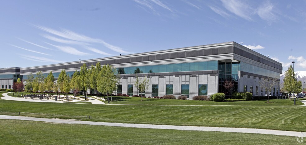 More Photos Of 2737 S Corporate Park Dr, West Valley City Office For Lease