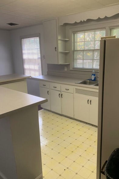 More Photos Of 8207 Stagecoach Rd, Little Rock Office For Sale