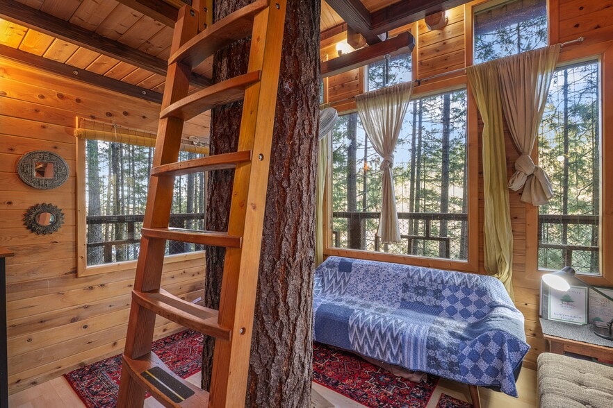 More Photos Of 3305 Dick George Rd, Cave Junction Hospitality For Sale