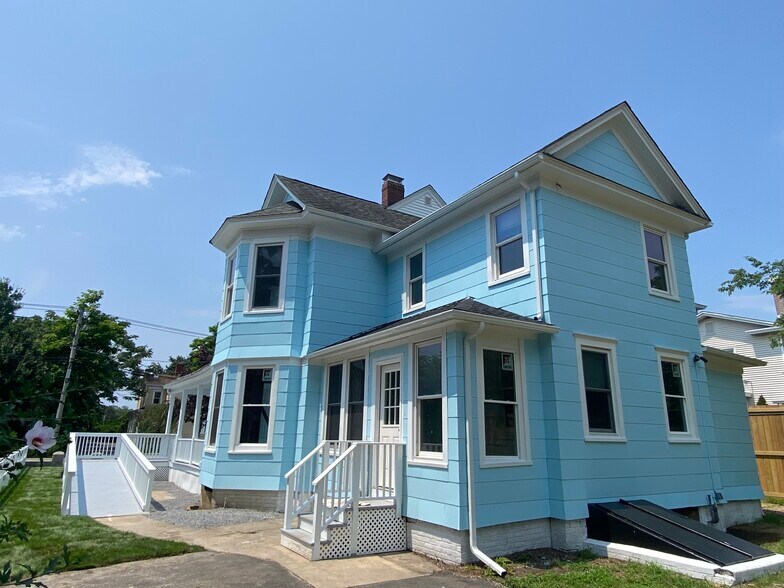 More Photos Of 434 Griffing Ave, Riverhead Medical For Sale