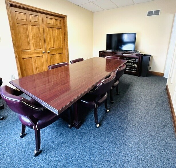 More Photos Of 5949 Steubenville Pike, McKees Rocks Office For Lease