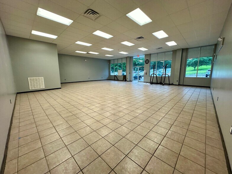 More Photos Of 524 Wolcott Rd, Wolcott Storefront Retail Office For Lease