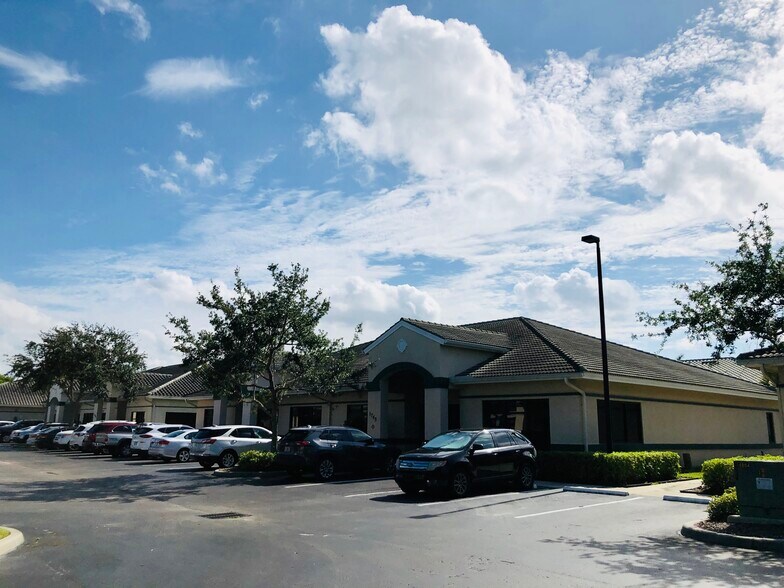 More Photos Of 1745 Heritage Trl, Naples Medical For Lease