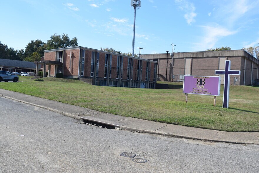 More Photos Of 3171 Signal St, Memphis Specialty For Sale