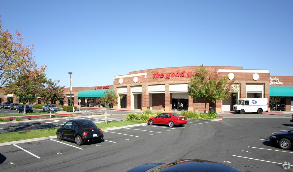 More Photos Of 1305-1350 Gateway Blvd, Fairfield Storefront For Lease