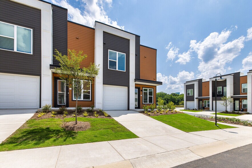 More Photos Of 930 W Mallard Creek Church Rd, Charlotte Apartments For Lease