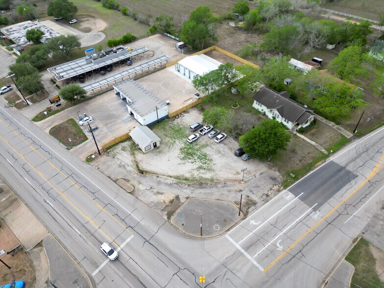 Primary Photo Of 702 US Highway 77A S, Yoakum Office For Sale