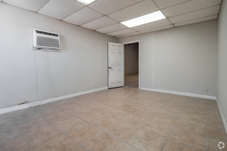 More Photos Of 5504-1 Bandera Rd, San Antonio Unknown For Lease